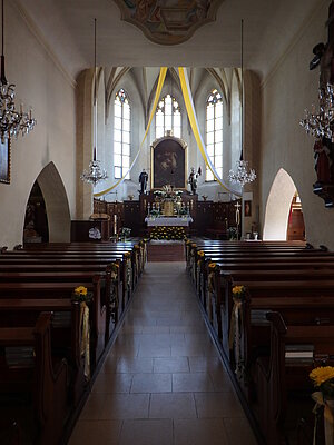 Hofstetten-Grünau, Pfarrkirche hl. Georg, Blick Richtung Chor